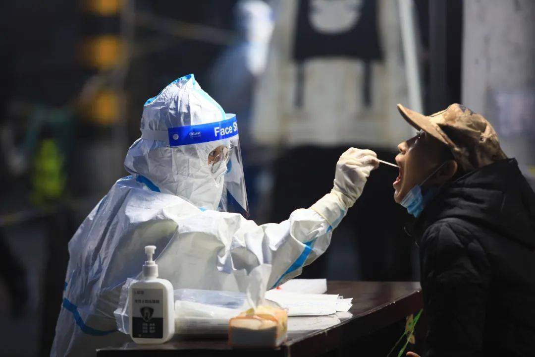 2天增305例确诊:西安疫情何以至此.西安疫情出现-第1张图片