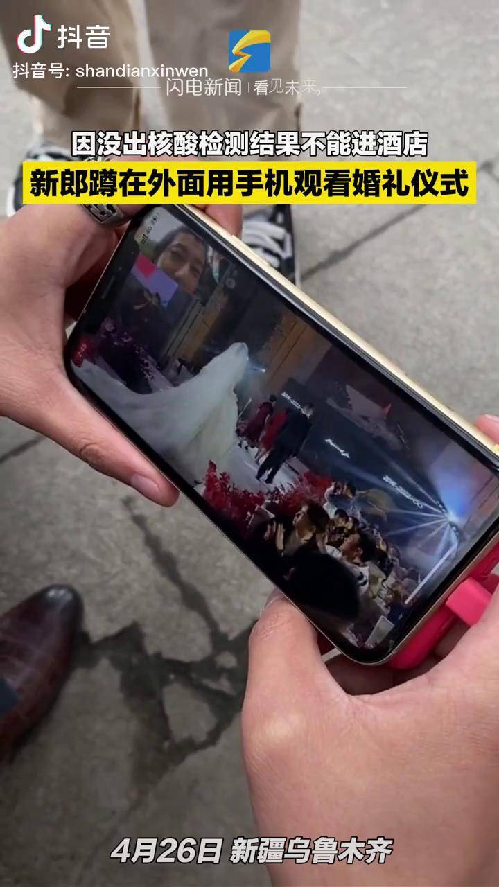 “测核酸没认出妻子	” 核酸检测认出妈妈？-第1张图片