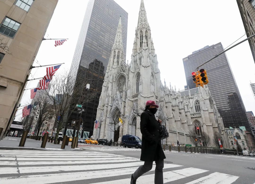 「美国新冠肺炎确诊超422万例」〃美国新冠肺炎确诊超132万-第1张图片